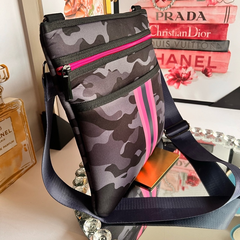 HAUTE SHORE neoprene Camouflage with Pink and Black l Accents crossbody bag - Picture 4 of 13